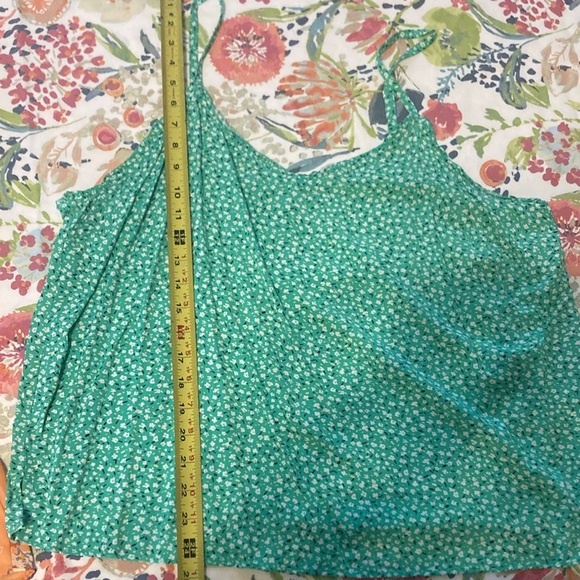Old Navy Printed Ruffled V-Neck Cami Top - Picture 10 of 10